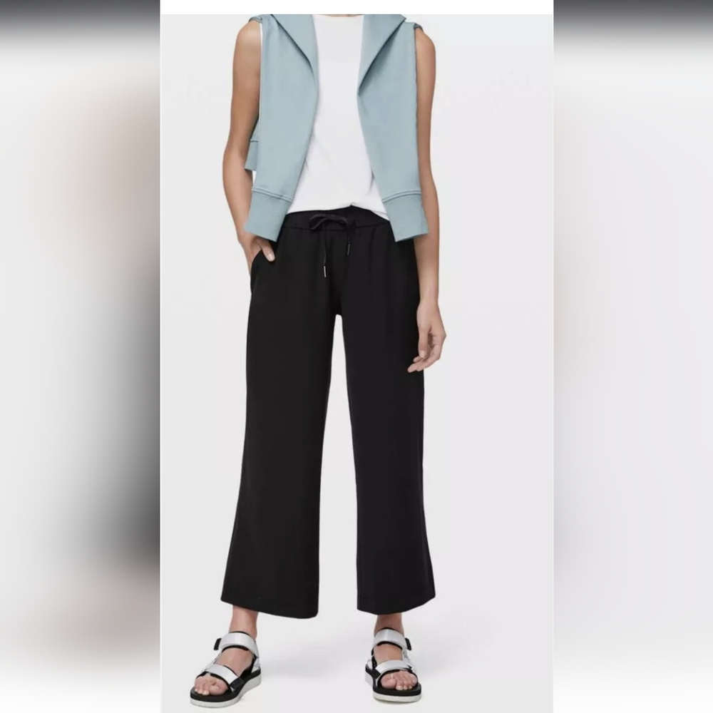 EUC Lululemon BLACK DRAWSTRING WAIST HEM CROP ZIP POCKET PANTS 8 medium
